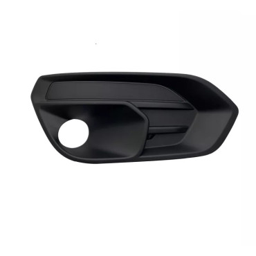 НАКЛАДКА ФАРЫ ПРОТИВОТУМАННОЙ ПРАВАЯ(С ОТВЕРСТИЕМ) IVECO DAILY 2020