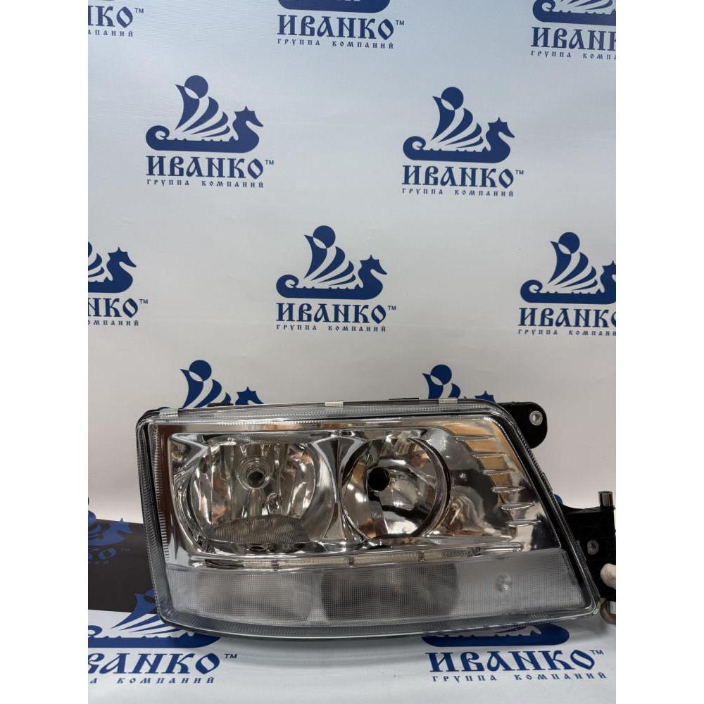 ФАРА ПЕРЕДНЯЯ ПРАВАЯ MAN TGX/TGS/TGA