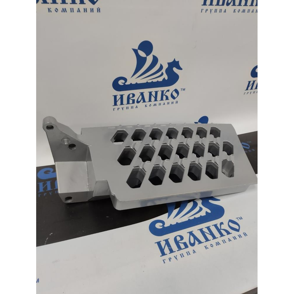 ПОДНОЖКА КАБИНЫ ПРАВАЯ  VOLVO TRUCK FH С 2013-2019Г В