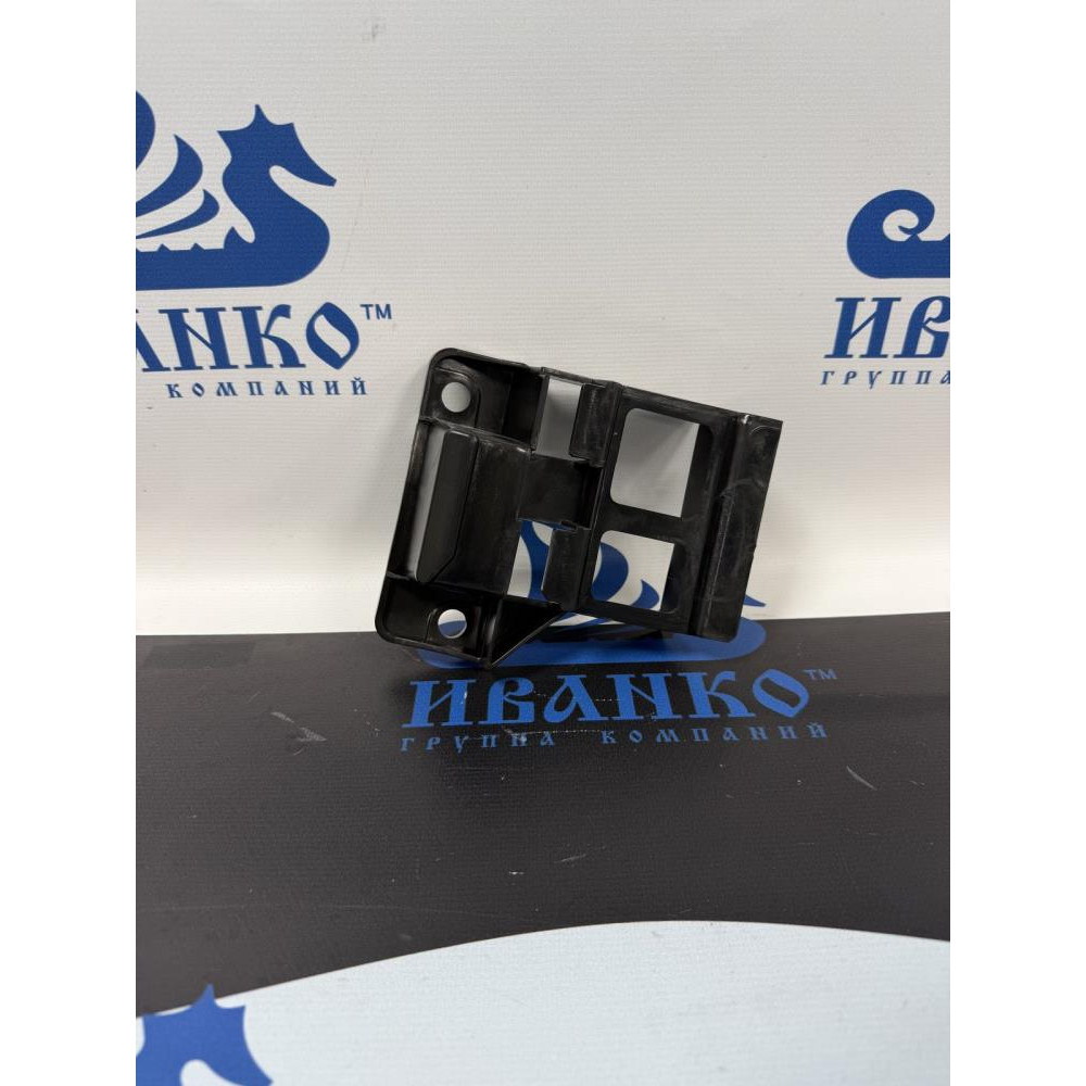 НАПРАВЛЯЮЩАЯ ПЕРЕДНЕГО БАМПЕРА ПРАВАЯ MERCEDES SPRINTER 2006-2018